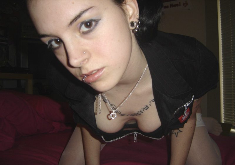 Fille gothique recherche du sexe